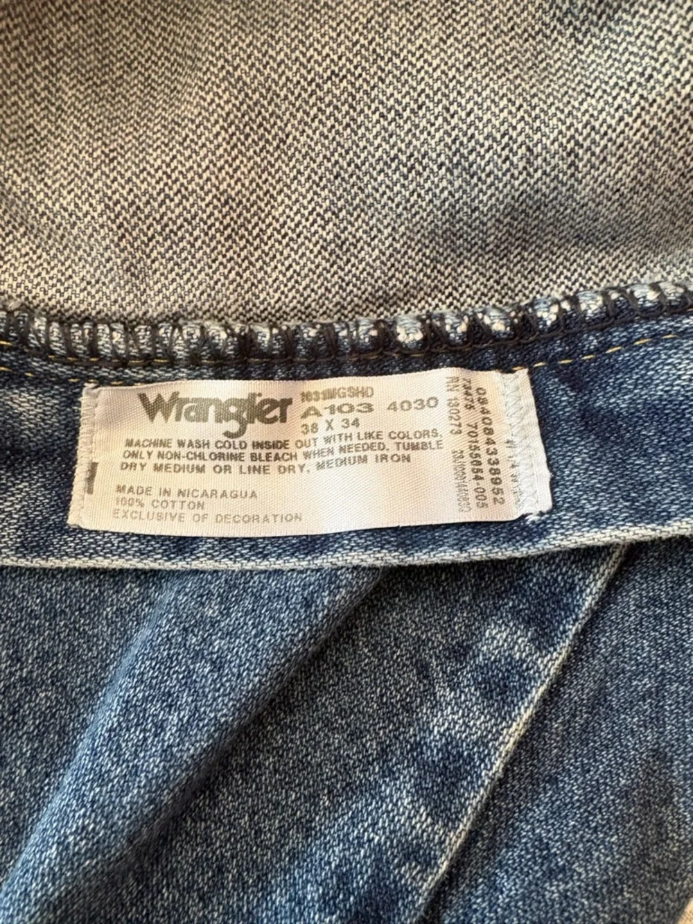 Wrangler Men's Relaxed Fit Blue Jeans - Picture 5 of 6
